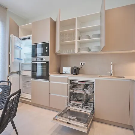 Spaces Garden Condo-2 Bedrooms, 2 Bathrooms, Garden Terrace, Near Center, Sleeps Up To 6- Monthly Only