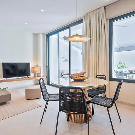 Spaces Garden Condo-2 Bedrooms, 2 Bathrooms, Garden Terrace, Near Center, Sleeps Up To 6- Monthly Only شقة *