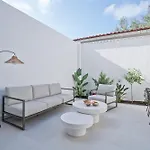 Spaces Garden Condo-2 Bedrooms, 2 Bathrooms, Garden Terrace, Near Center, Sleeps Up To 6- Monthly Only *