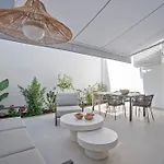 Apartment Spaces Garden Condo-2 Bedrooms, 2 Bathrooms, Garden Terrace, Near Center, Sleeps Up To 6- Monthly Only *