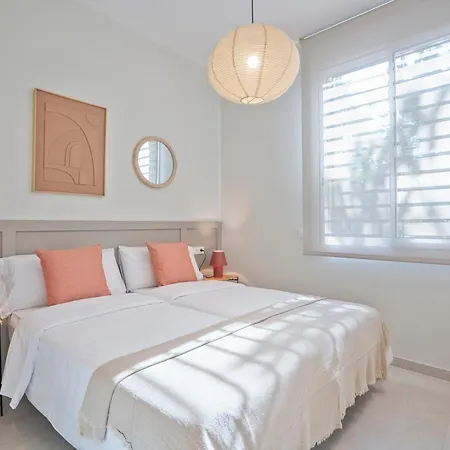 Apartament Spaces Garden Condo-2 Bedrooms, 2 Bathrooms, Garden Terrace, Near Center, Sleeps Up To 6- Monthly Only *