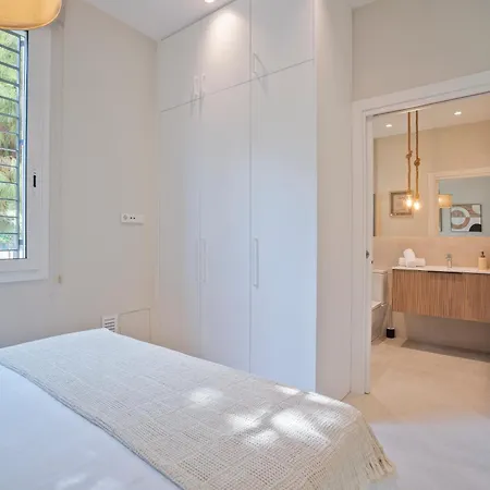 Spaces Garden Condo-2 Bedrooms, 2 Bathrooms, Garden Terrace, Near Center, Sleeps Up To 6- Monthly Only Apartament