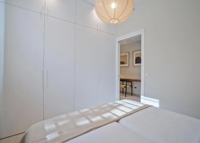 Spaces Garden Condo-2 Bedrooms, 2 Bathrooms, Garden Terrace, Near Center, Sleeps Up To 6- Monthly Only * 锡切斯