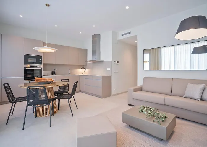 Spaces Garden Condo-2 Bedrooms, 2 Bathrooms, Garden Terrace, Near Center, Sleeps Up To 6- Monthly Only Appartement *