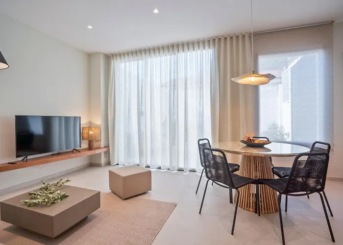 Spaces Garden Condo-2 Bedrooms, 2 Bathrooms, Garden Terrace, Near Center, Sleeps Up To 6- Monthly Only Appartement