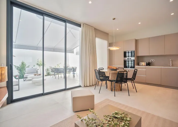 Spaces Garden Condo-2 Bedrooms, 2 Bathrooms, Garden Terrace, Near Center, Sleeps Up To 6- Monthly Only * 锡切斯