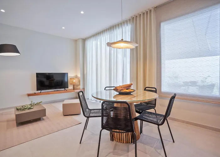 Апартаменти Spaces Garden Condo-2 Bedrooms, 2 Bathrooms, Garden Terrace, Near Center, Sleeps Up To 6- Monthly Only Сіджас