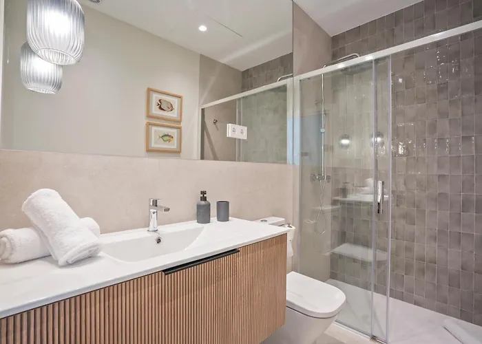 Spaces Garden Condo-2 Bedrooms, 2 Bathrooms, Garden Terrace, Near Center, Sleeps Up To 6- Monthly Only 锡切斯