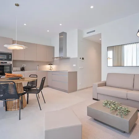 Spaces Garden Condo-2 Bedrooms, 2 Bathrooms, Garden Terrace, Near Center, Sleeps Up To 6- Monthly Only شقة *