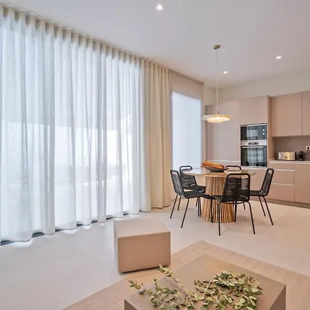 Spaces Garden Condo-2 Bedrooms, 2 Bathrooms, Garden Terrace, Near Center, Sleeps Up To 6- Monthly Only شقة *